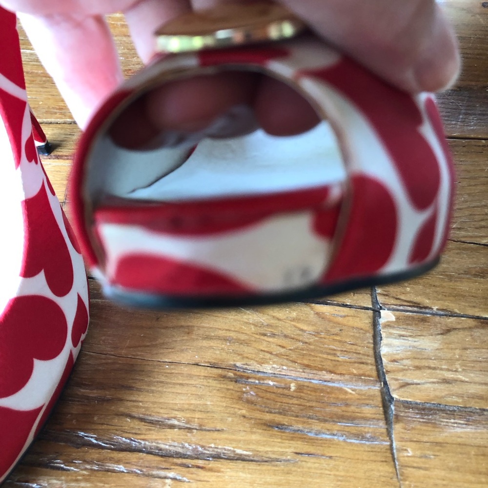 Hello Kitty Heels - Picture 10 of 12